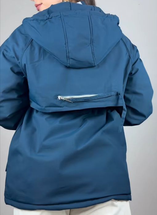 Parka azul impermeável