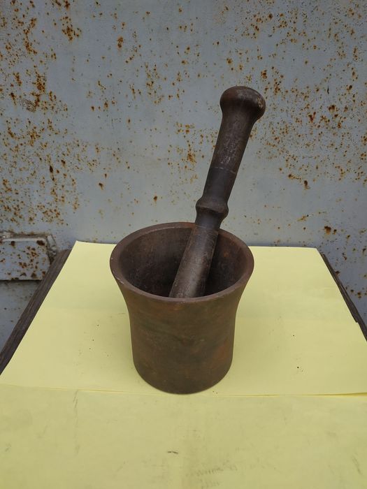 Ступка с пестиком чугунная