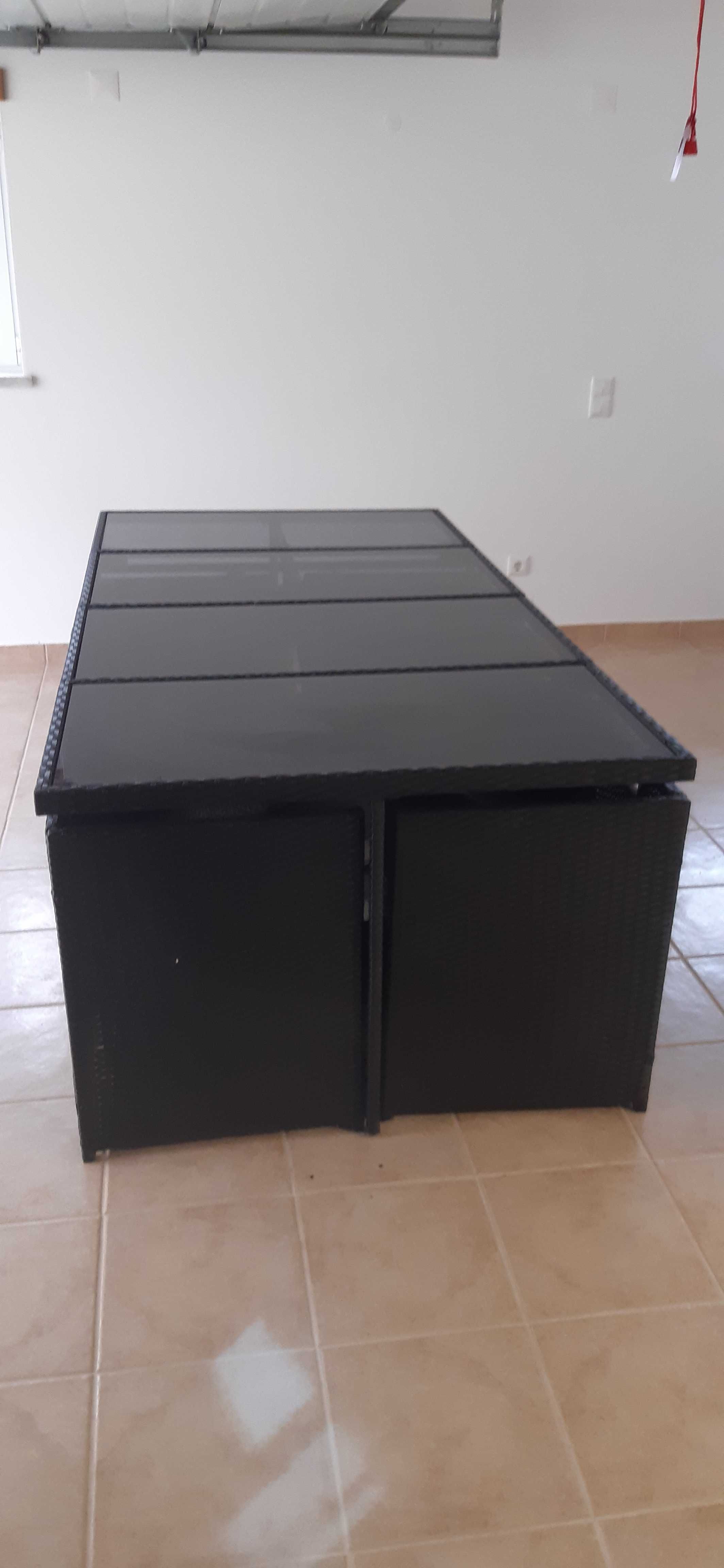 Mesa de exterior com vidros