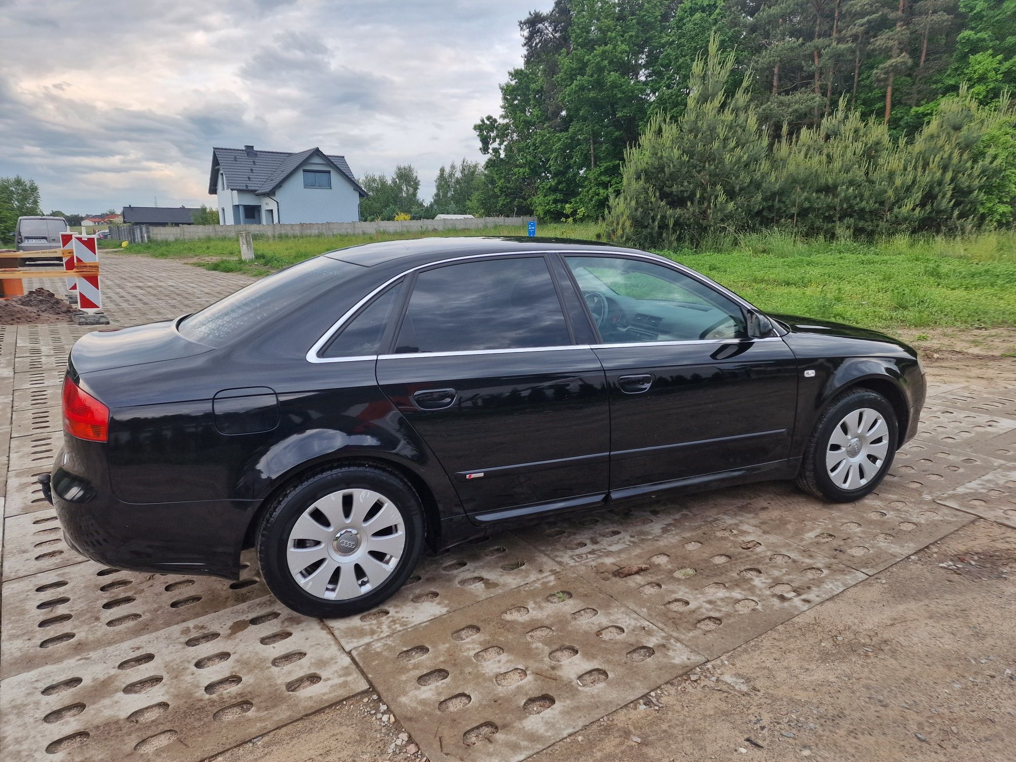 Audi a4 B7 S-line 2.0b_1 właściciel_stan BDB