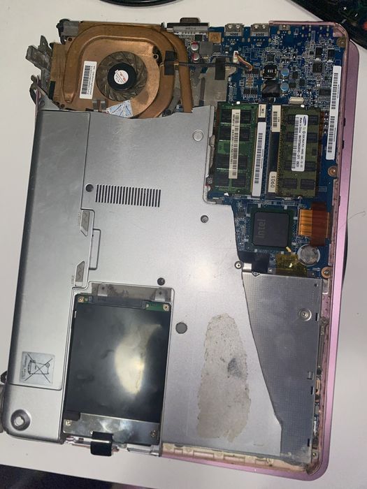 Ноутбук sony vavio ( на запчасти ) + зарядка