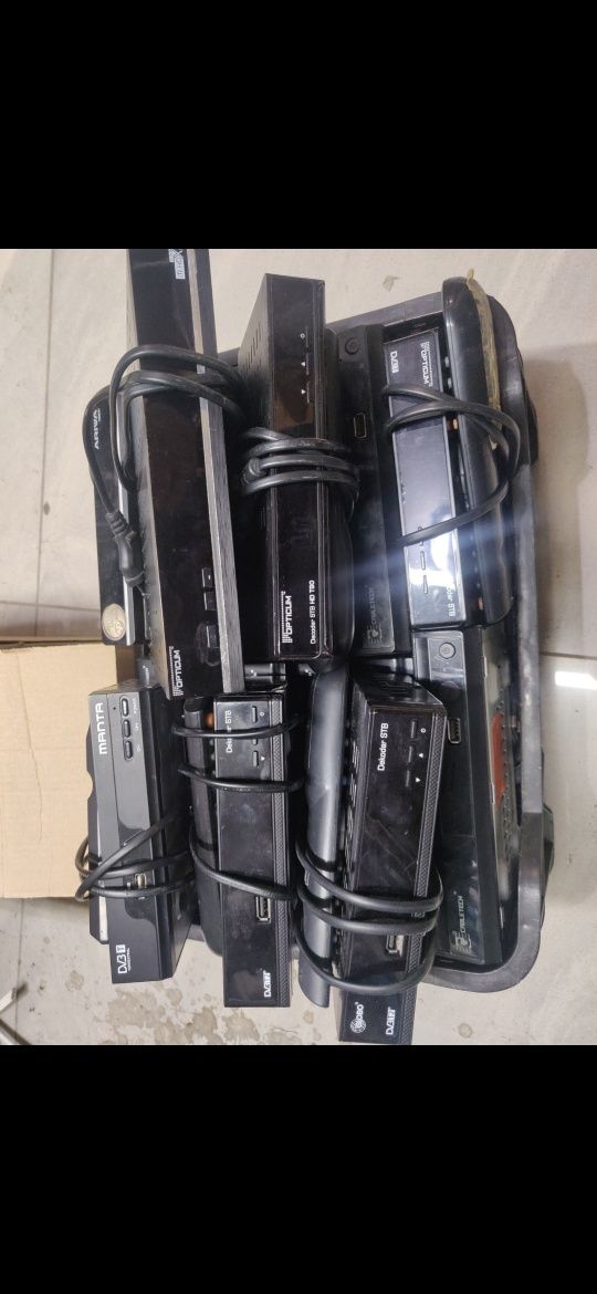 Dekodery DVB-T i piloty