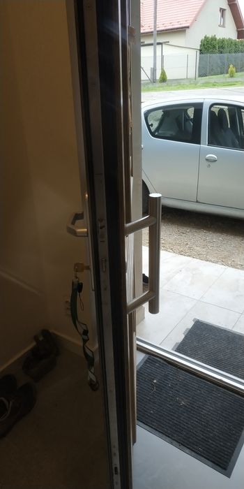 Drzwi wejściowe stan bardzo dobry