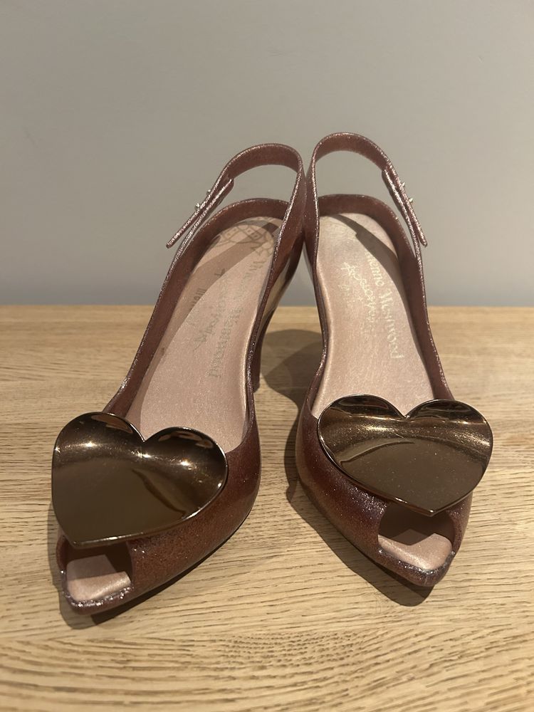 Melissa Vivienne Westwood 39