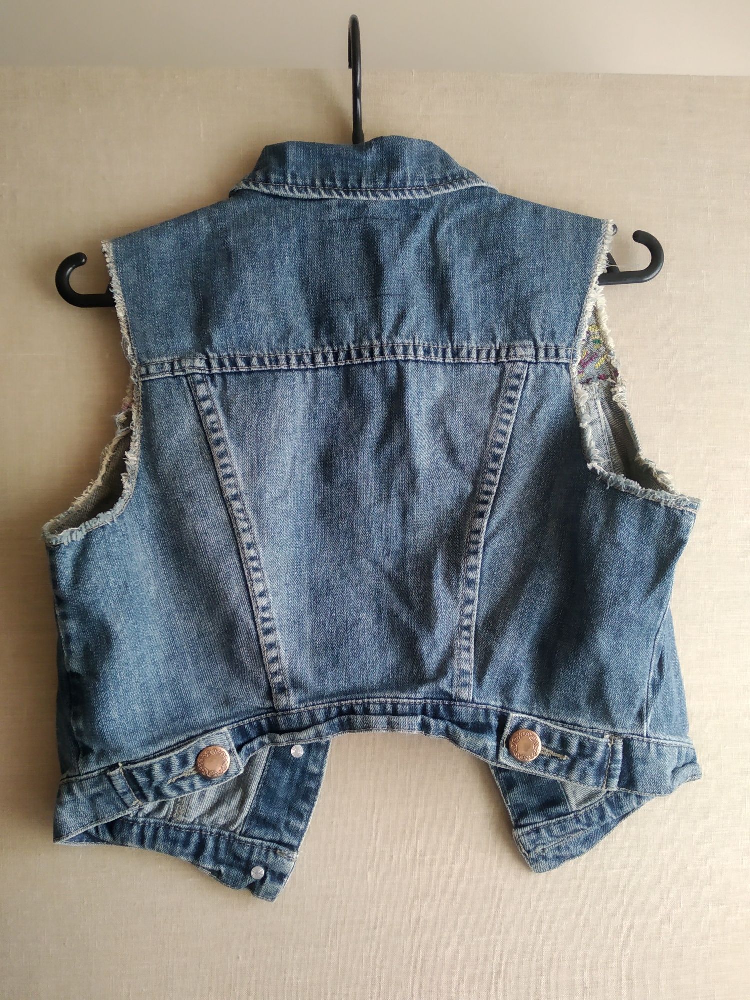 Kamizelka jeansowa S Denim Co wyszywany wzorek krótka kamizelka