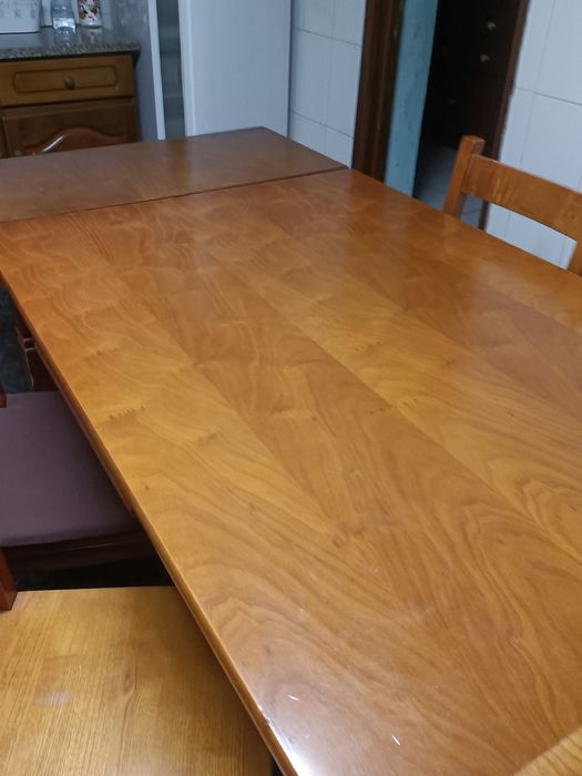 Mesa madeira extensível com 4 cadeiras