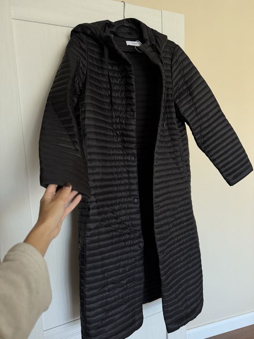 Стьобане чорне пальто