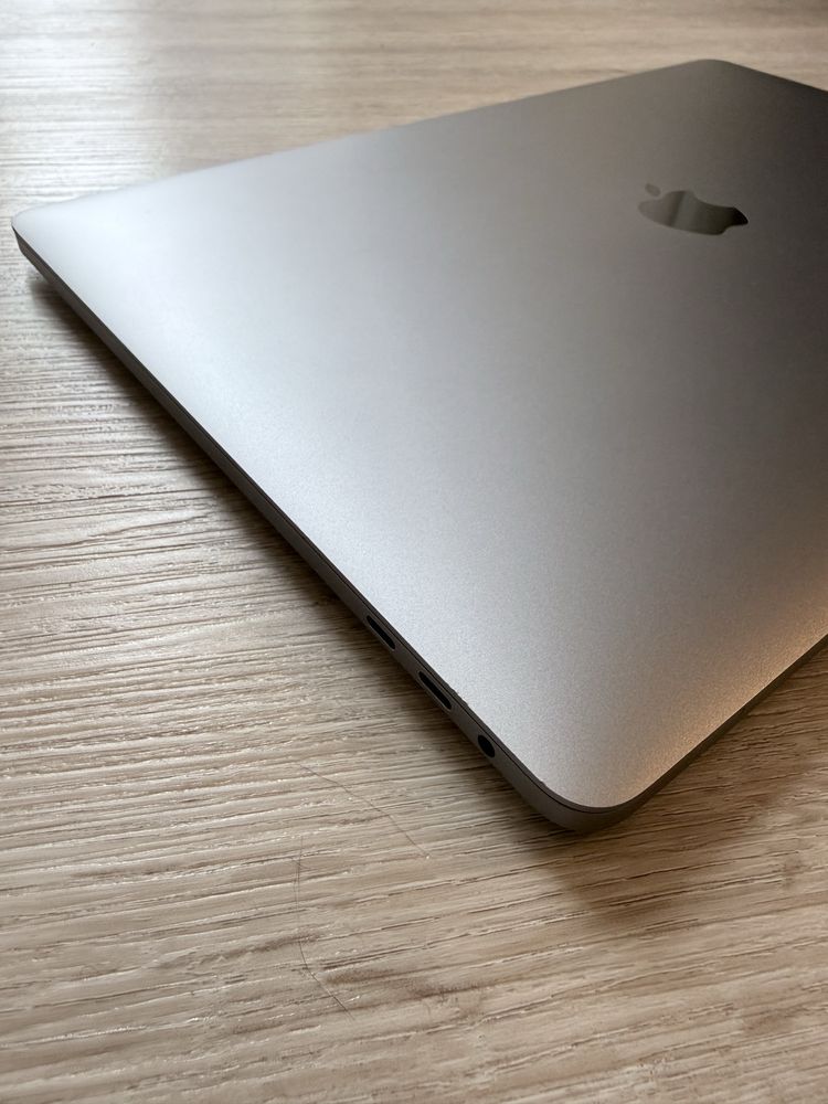 MacBook Pro 15” (2019)