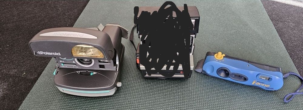 Duas Máquinas Polaroid
