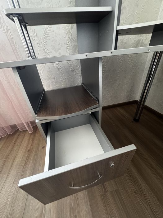 Продам компʼютерний стіл