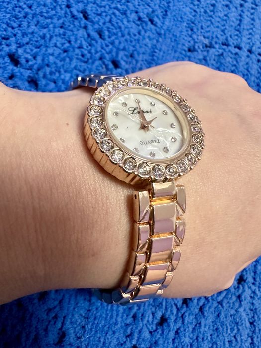 Nowy zegarek damski na bransoletce różowe złoto z cyrkonami