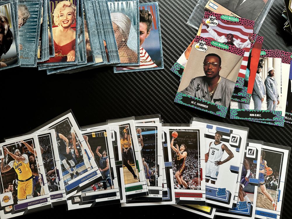 Dezenas de cromos e cartas de diversas coleções