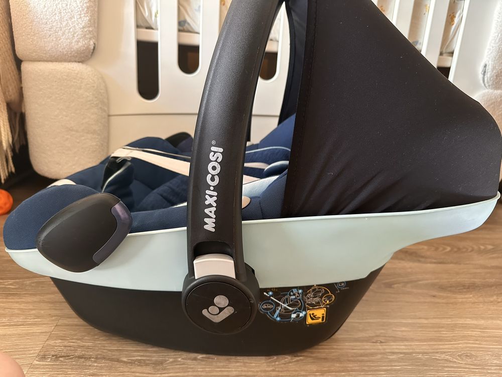 Автокрісло Maxi-cosi  Pebble Pro є ще база для авто