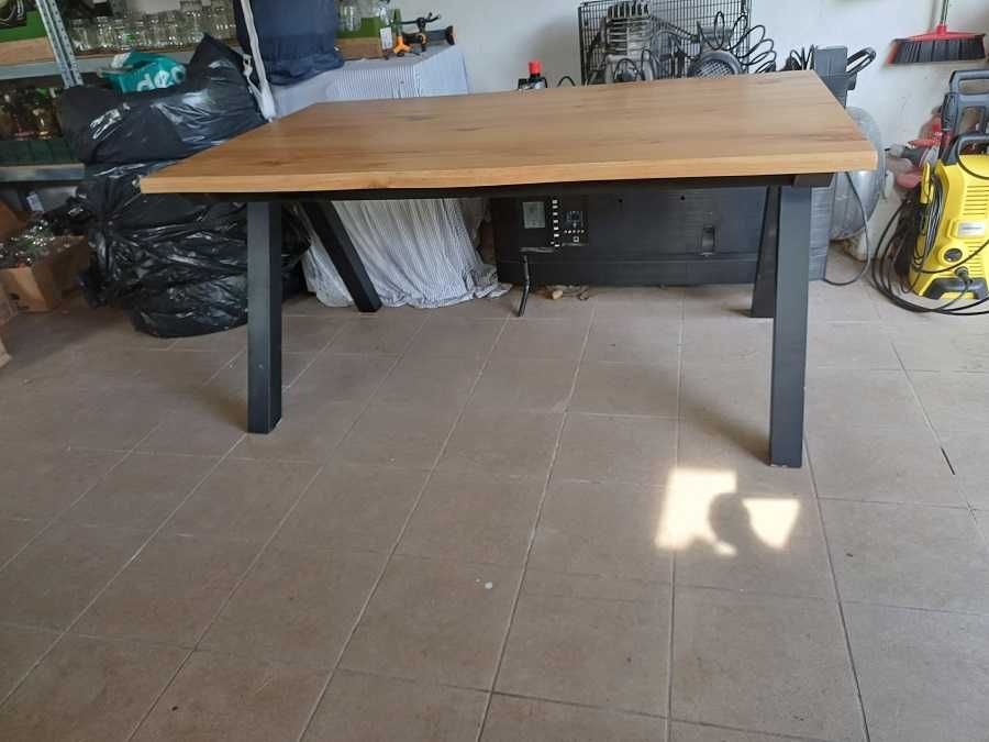 stół dębowy lakierowany