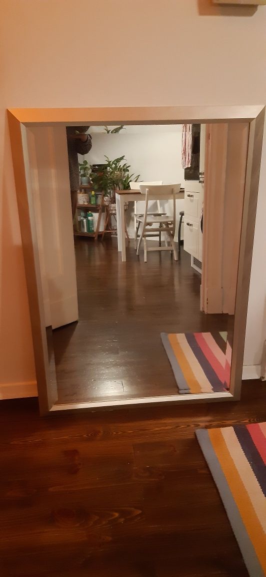 Lustro w srebrnej oprawie