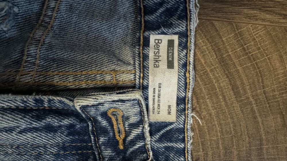 Джинси рвані Bershka