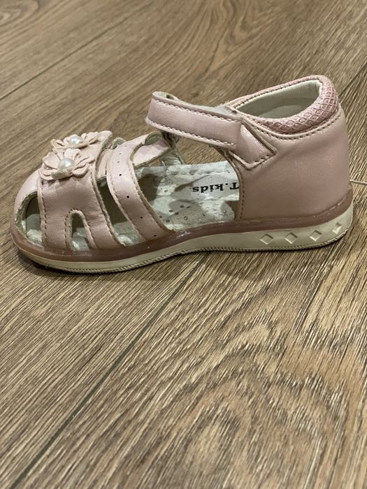 Босоніжки для дівчинки