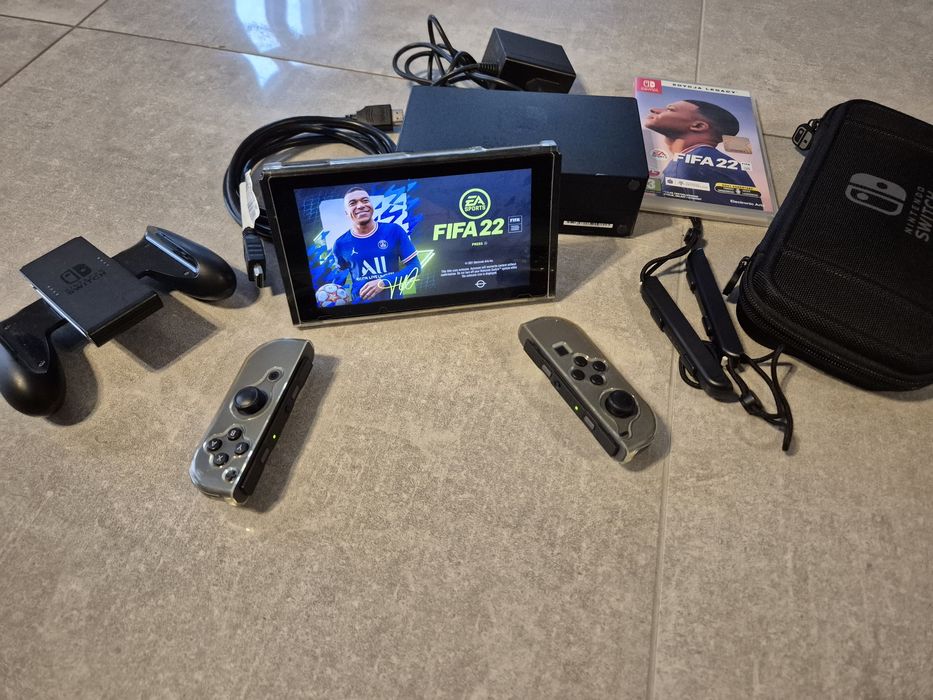 Nintendo Swiitch + gra Fifa 2022
