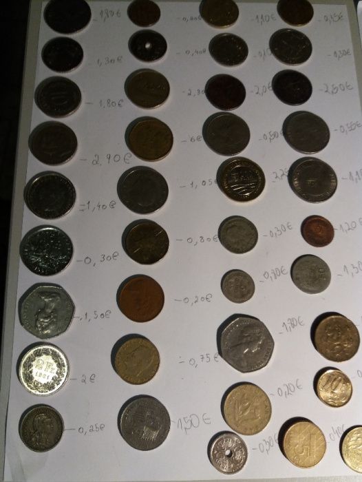 Lote de 70 moedas de diversos países,anos e valores