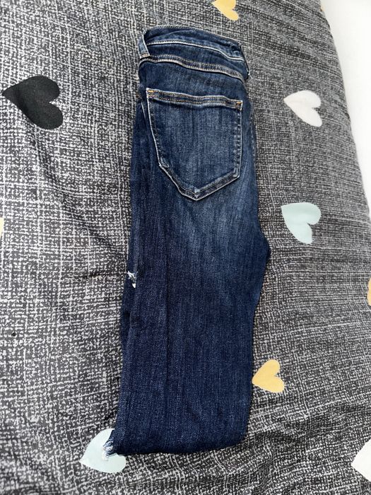 Spodnie z dziurami granatowe