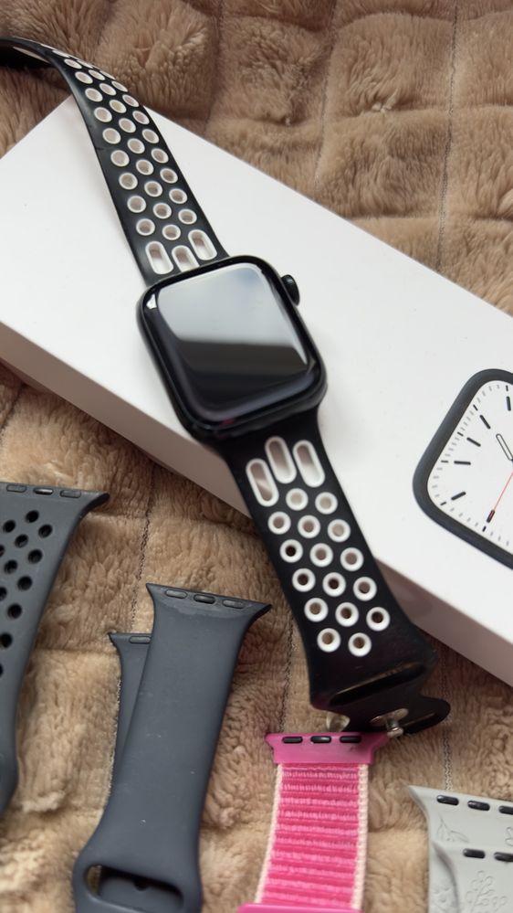 Apple Watch series 7 41 mm + pasek Karl Lagerfeld
