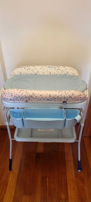 Banheira e Trocador de fraldas da marca Chicco