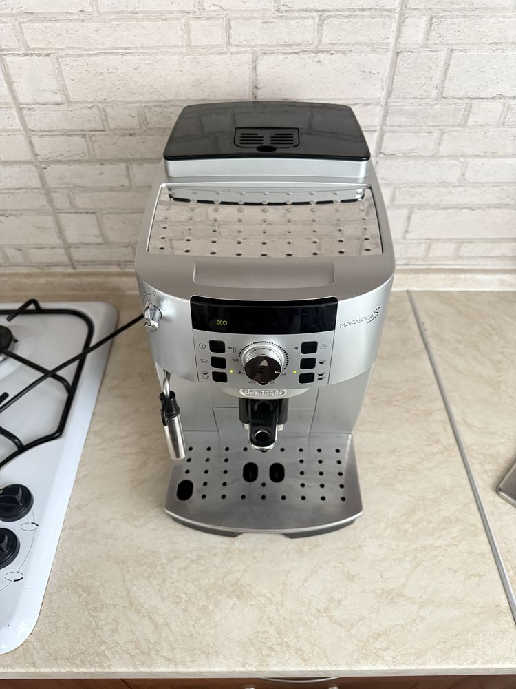 Кофемашина DeLonghi Magnifica S ECAM 22.110
