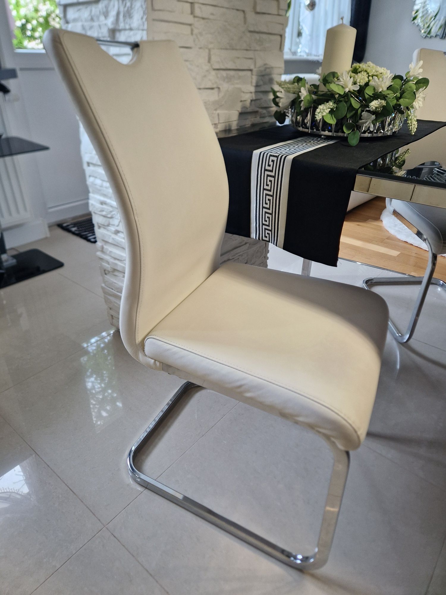 Nowoczesne białe krzesła do salonu/jadalni w stylu glamour