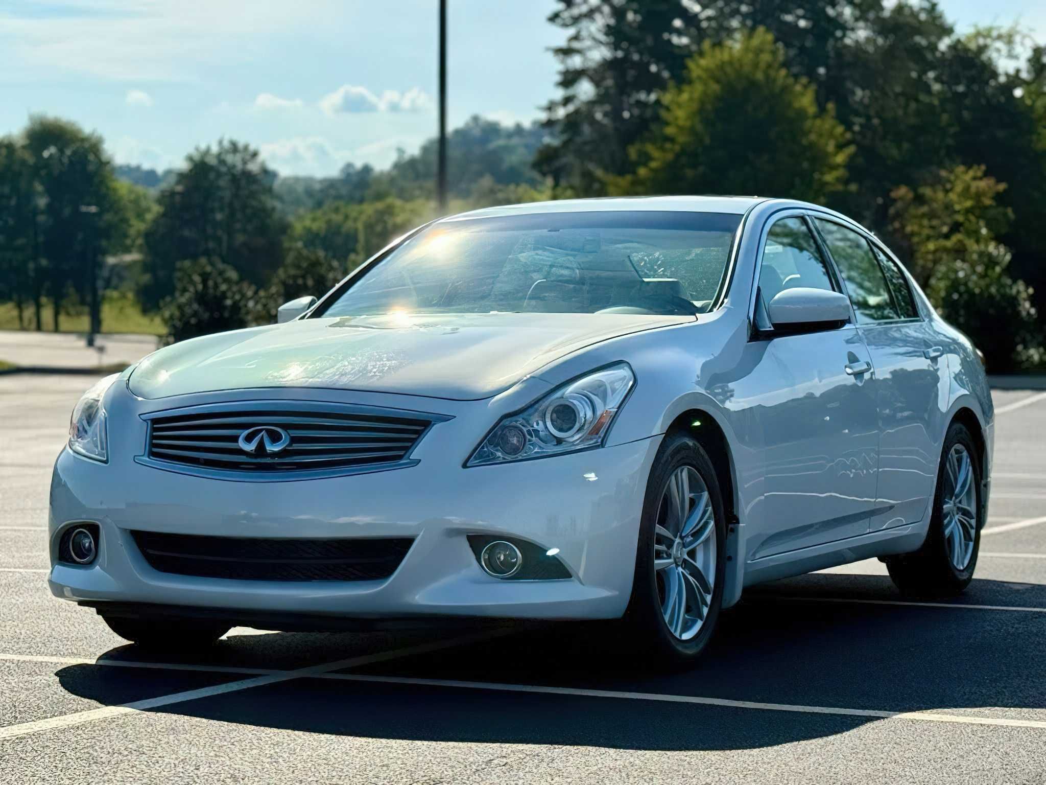 Infiniti G37      2013