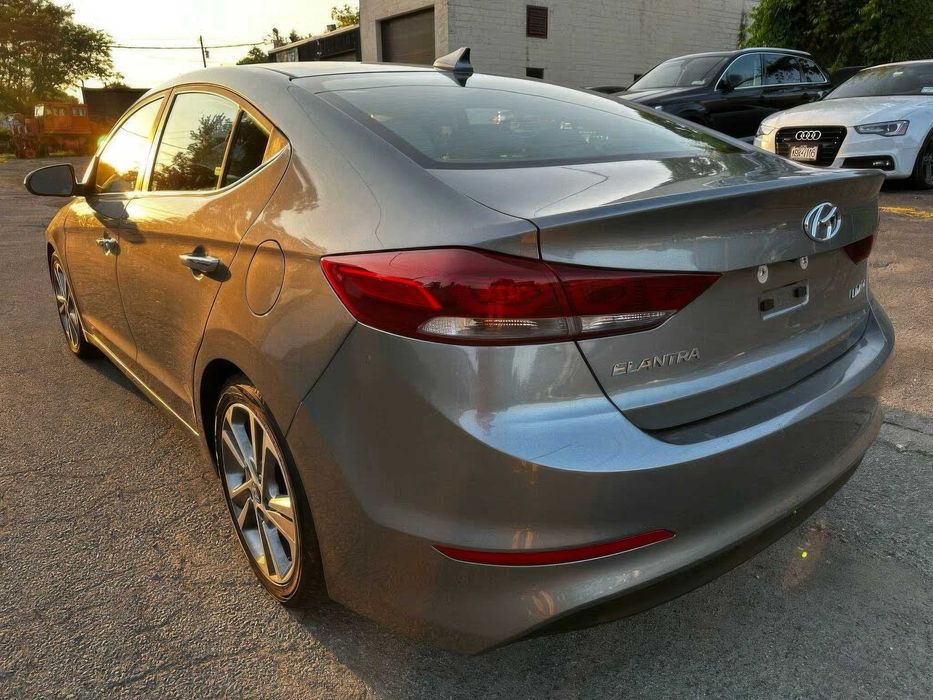 Hyundai Elantra Limited      2017