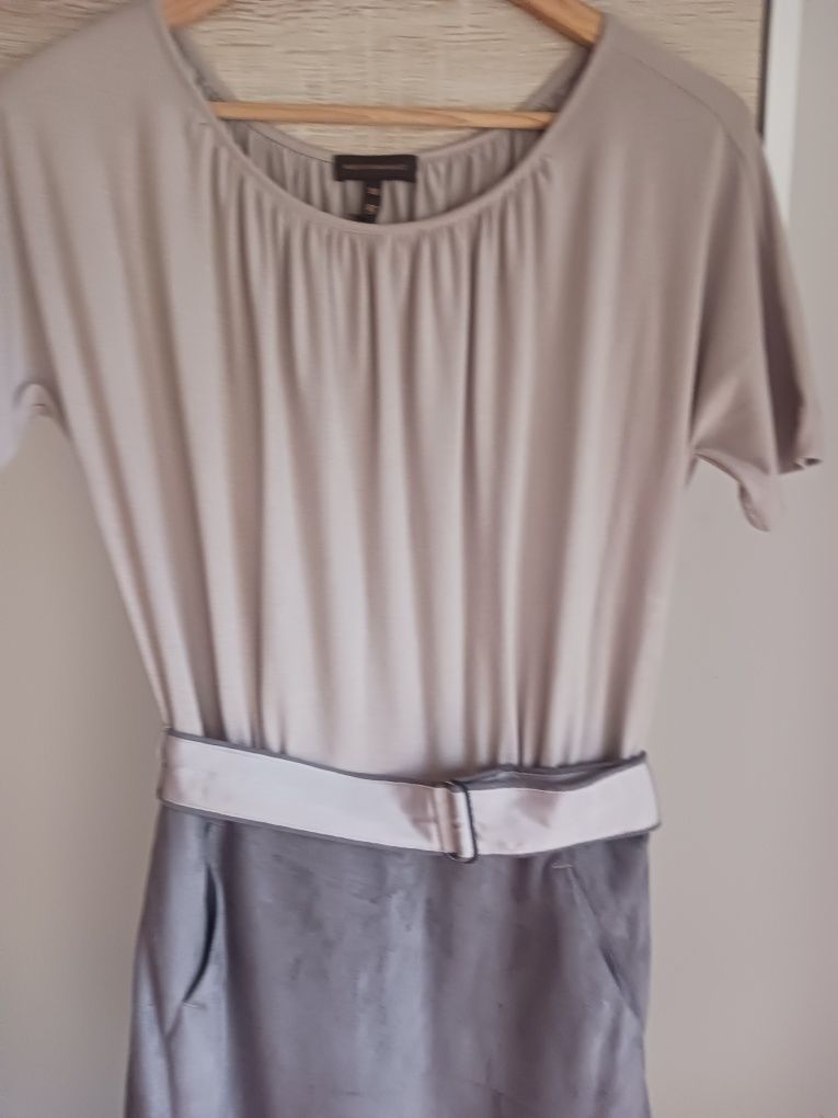 Vestido  bege, manga curta de Adolfo Dominguez