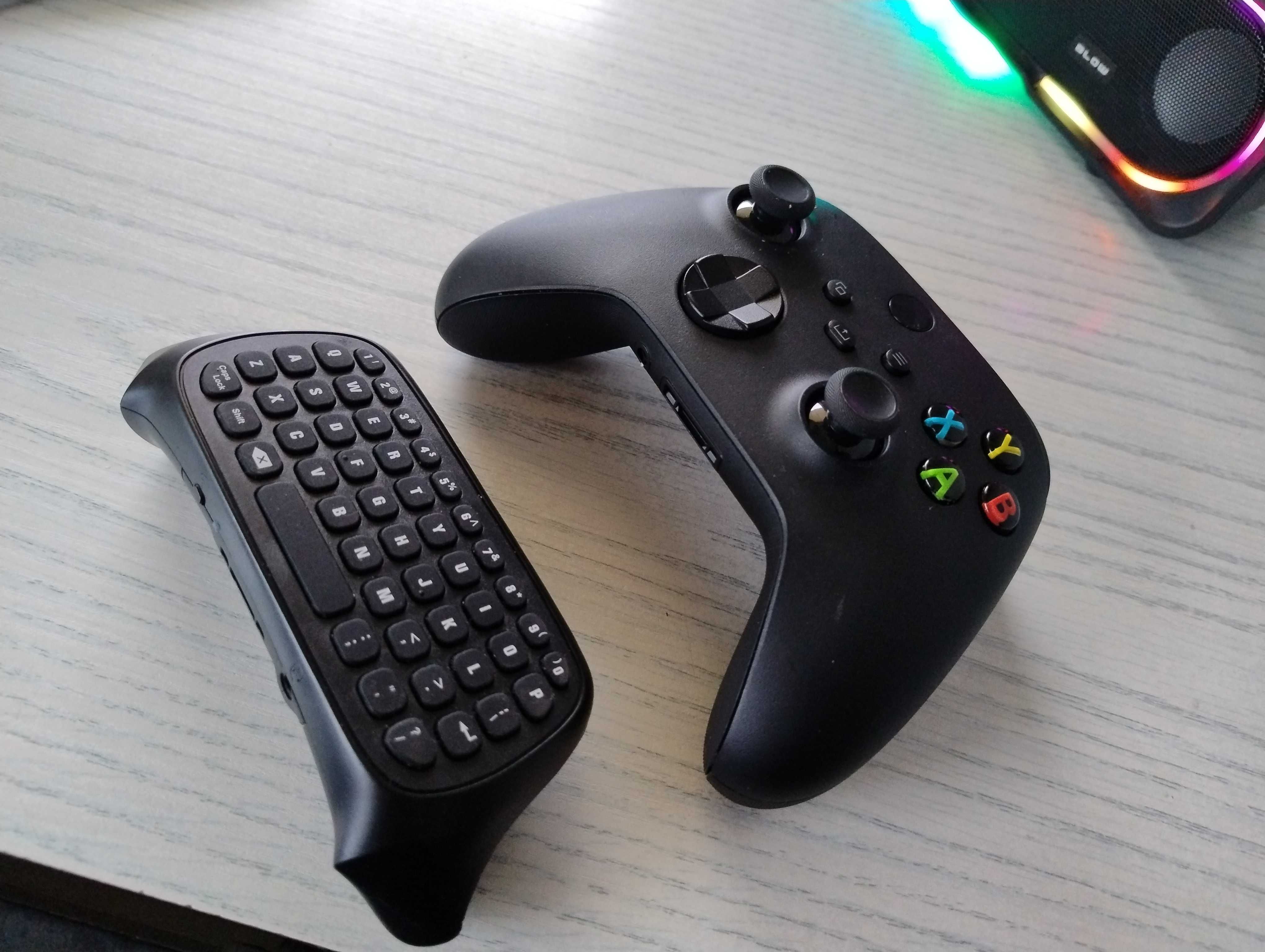 Pad bezprzewodowy Xbox Carbon Black + Bezprzewodowy adapter USB-A