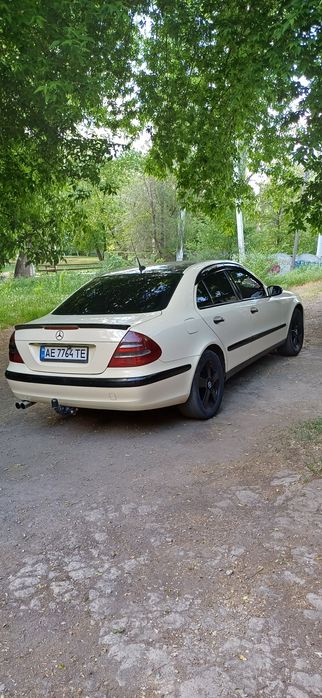 Мерседес Е200 W211