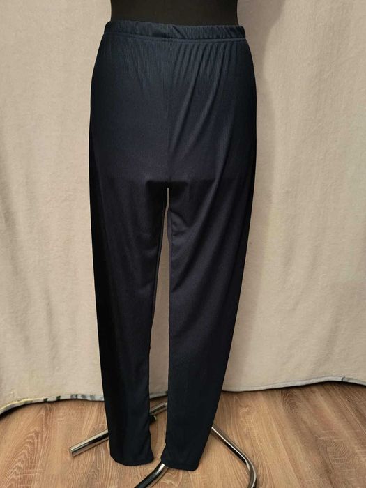 Prążkowany komplet na siłownie/ do spania
XL / 42 / 14·Bardzo dobry