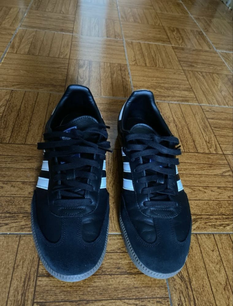 Sapatilha adidas samba