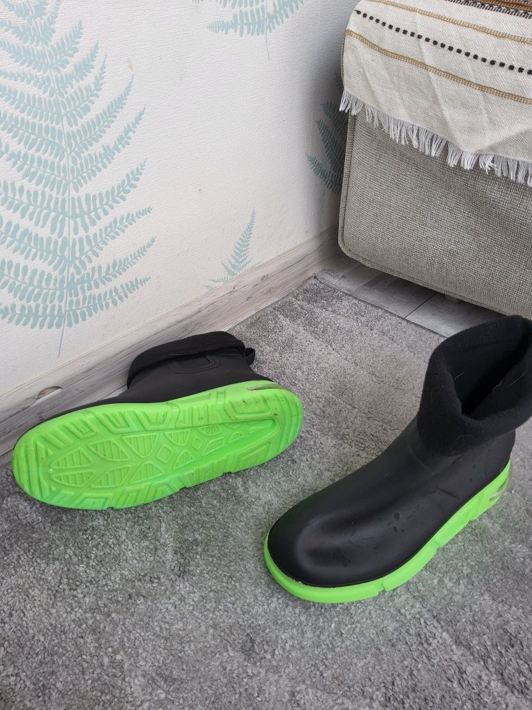 сапогии, ботинки резиновые непромокаемые 41 размер. 27см..