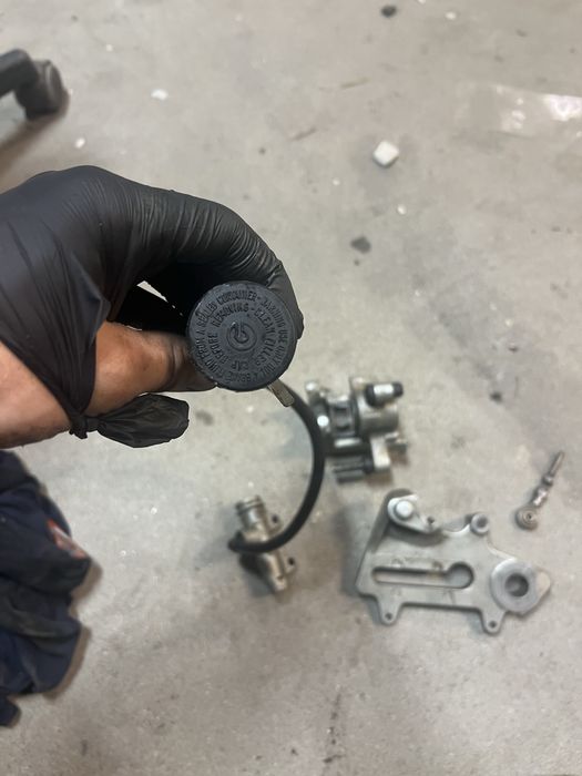Brembo zacisk jarzmo pompa zbiorniczek przewód tylni tyl exc sxf sx
