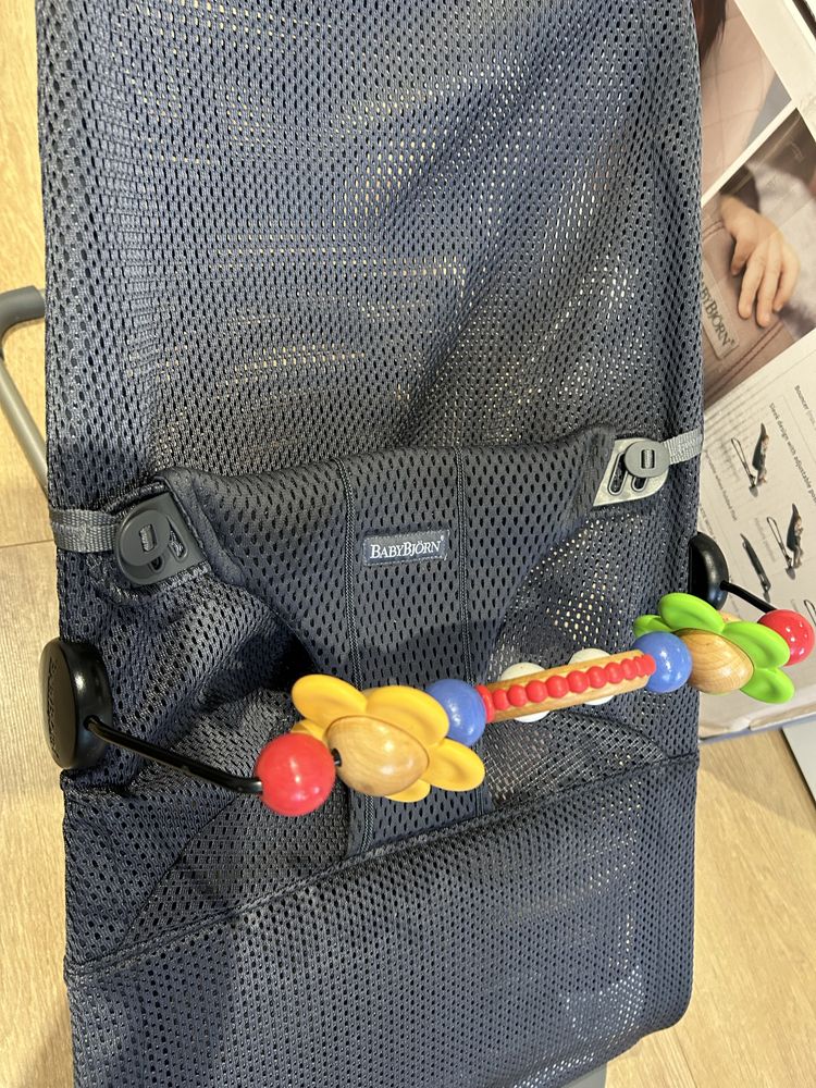 Leżaczek babybjorn  mesh antracyt