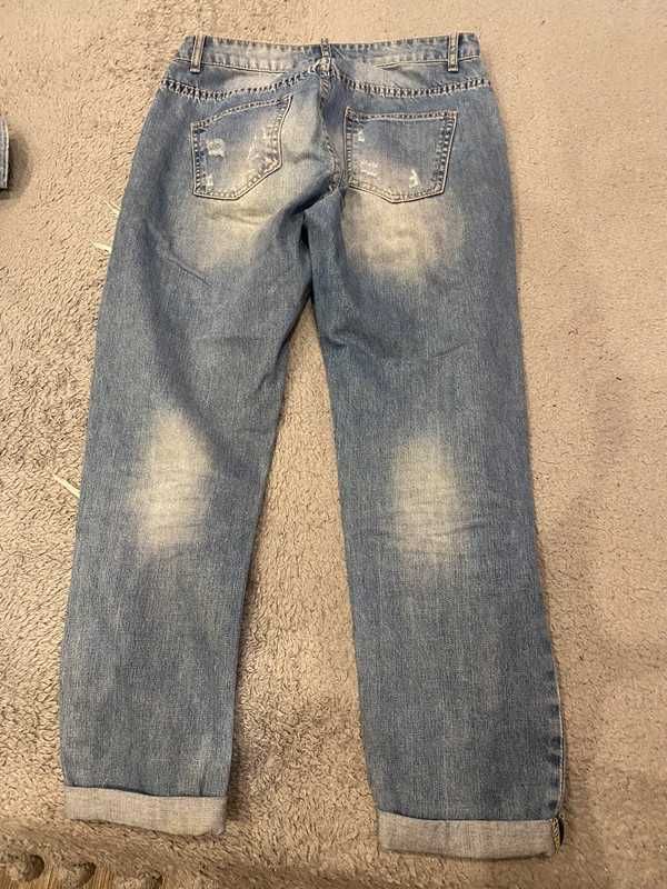 Dżinsy/jeansy w rozmiarze 38/M z dziurami i ozdobami