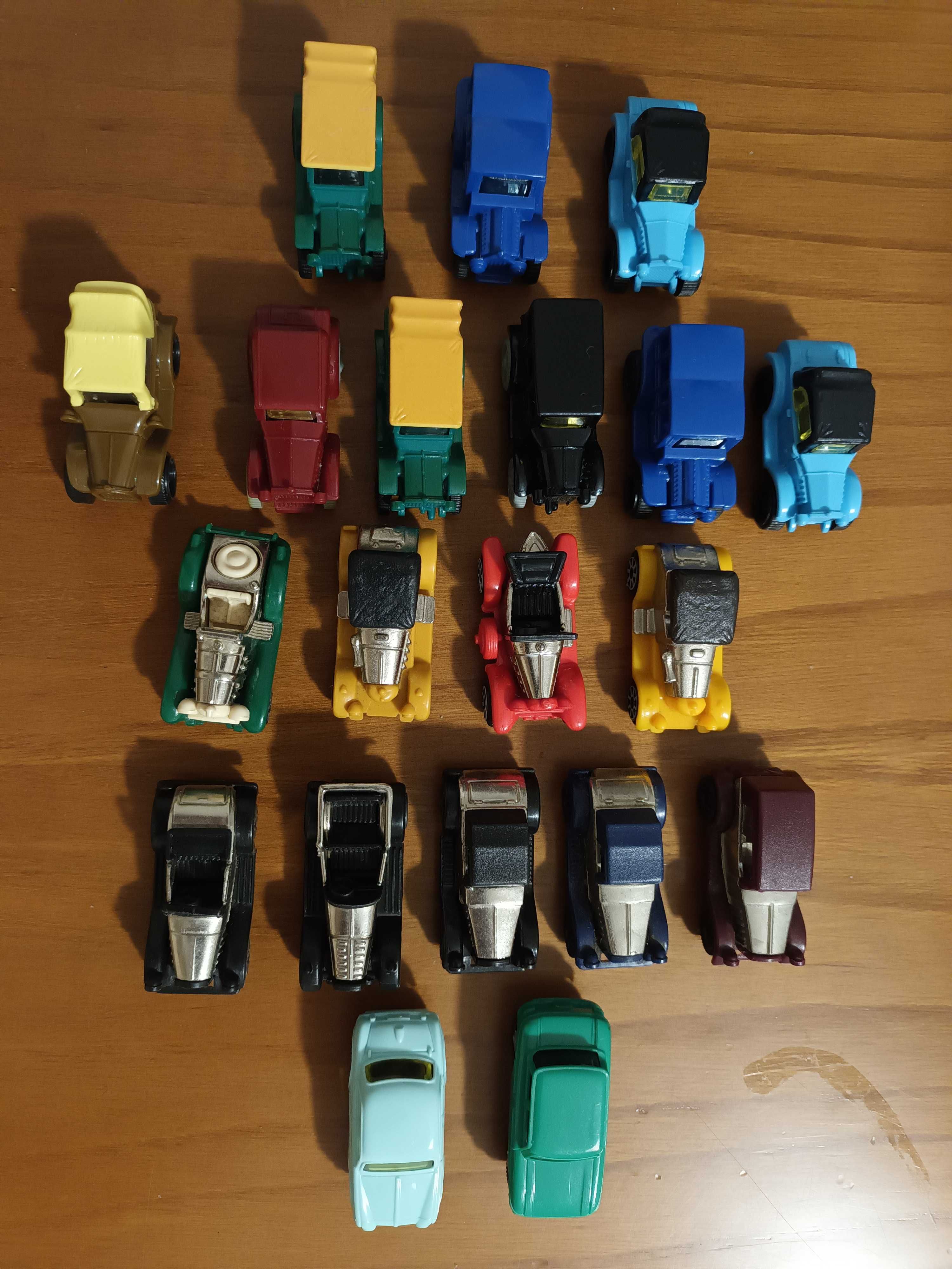 20 carrinhos antigos dos ovos kinder