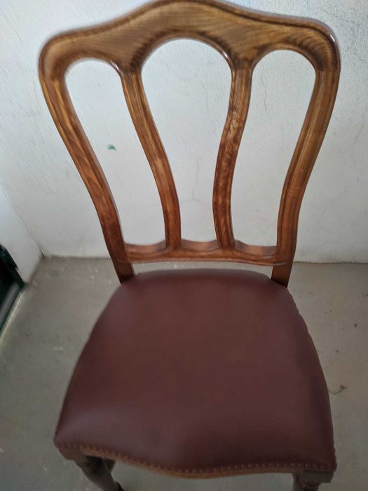 Mesa e cadeiras de sala