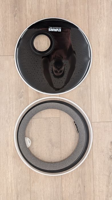 Kit peles bombo Evans 18" EMAD2 System Bass Pack