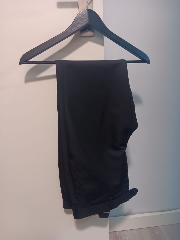 Fato de homem preto