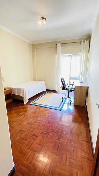 QUARTO  PARA ARRENDAR CENTRO DO LUMIAR