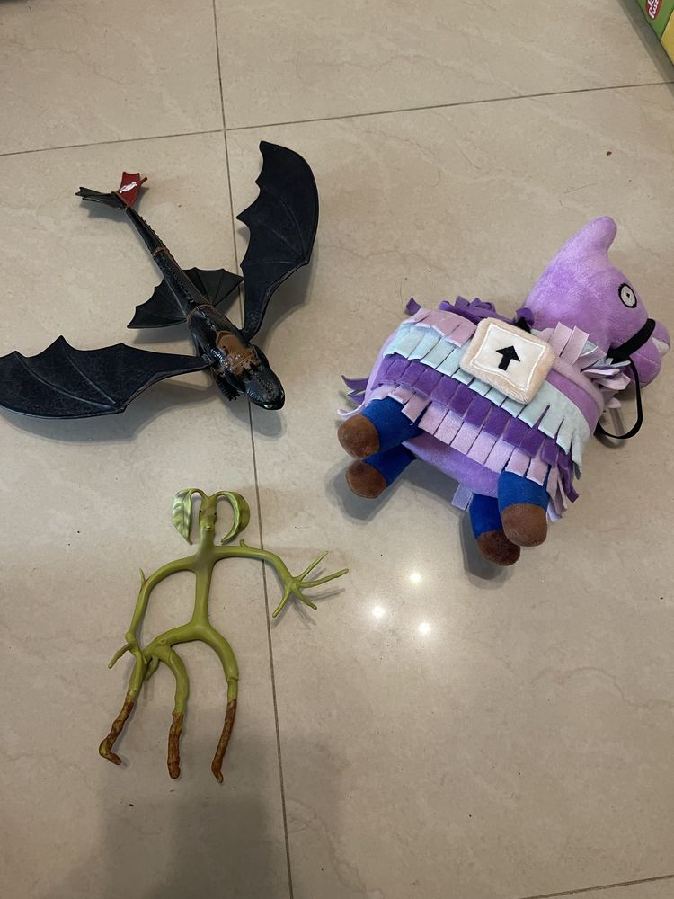 szczerbatek smok, niesmialek-Bowtruckle, Loot Llama z gry Fortnite