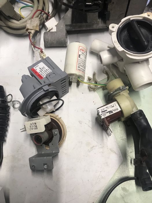 Продам запчастини до стиральної машинки