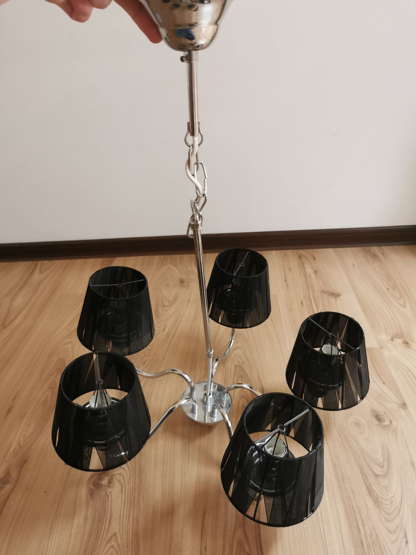 Żyrandol- lampa działająca do pokoju, sypialni