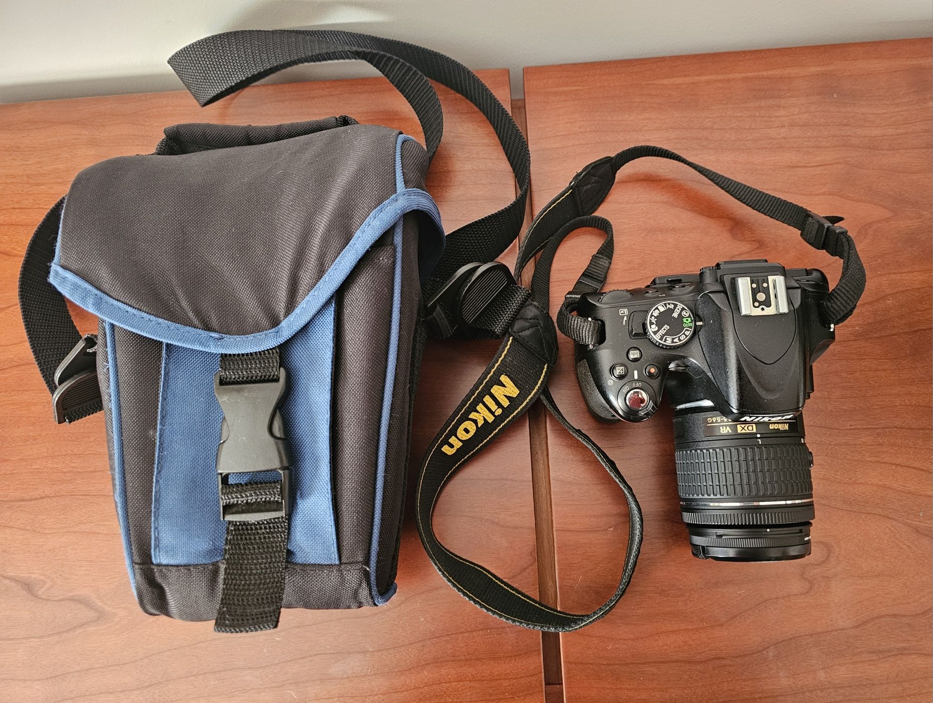 Câmara Digital Nikon D5100. Oferta cartão 4 GB