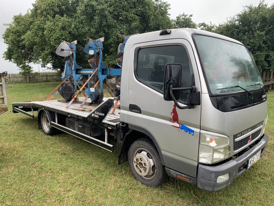 Transport Ciągników Maszyn Rolniczych Auto Holowanie Busów Laweta