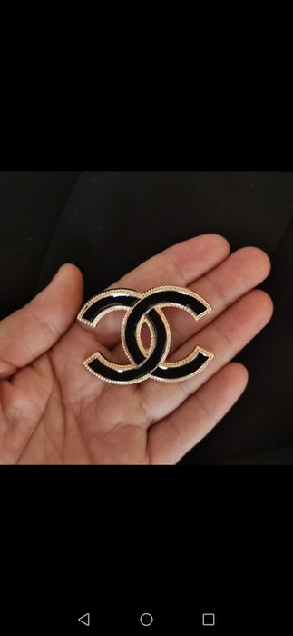 Broszka złoty kolor czarna cc hit mega cena